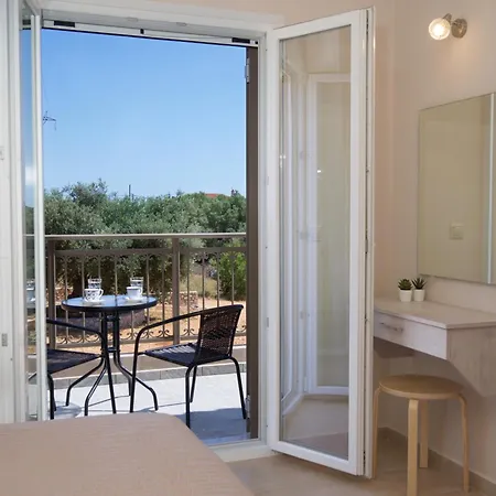 Alexandra'S Residence Apartment Razata